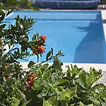 Chateau Hotel, Restaurant & De La Commanderie Hotel 4*