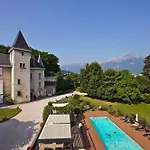 Chateau Hotel, Restaurant & De La Commanderie Hotel 4*