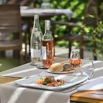 Hotel Chateau Hotel, Restaurant & De La Commanderie 4*
