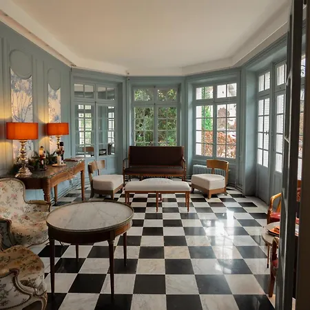 ホテル Chateau Hotel, Restaurant & De La Commanderie