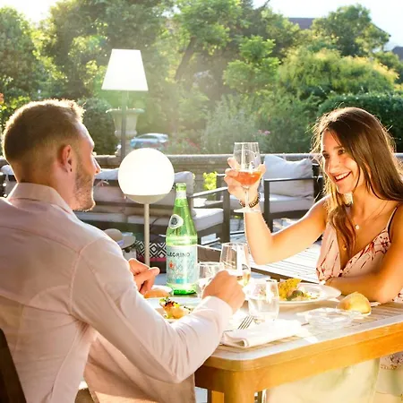 Chateau Hotel, Restaurant & De La Commanderie 4*