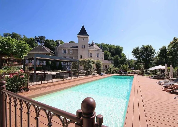 호텔 Chateau Hotel, Restaurant & De La Commanderie 4*