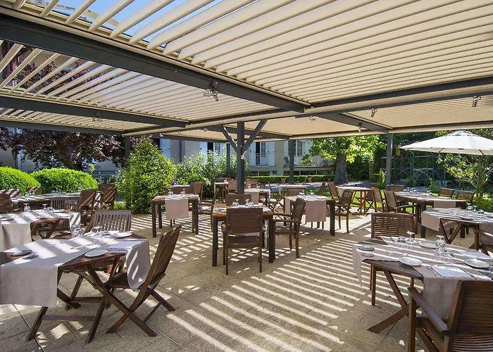 Chateau Hotel, Restaurant & De La Commanderie 4*