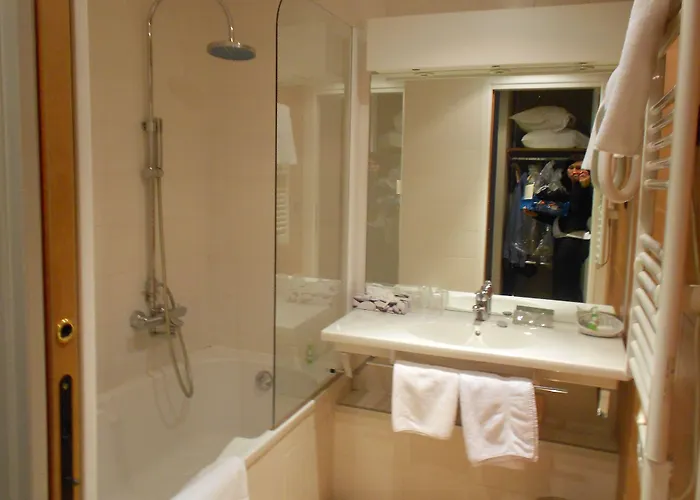 Chateau Hotel, Restaurant & De La Commanderie 4*