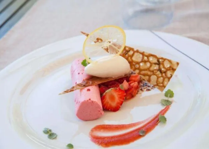 Chateau Hotel, Restaurant & De La Commanderie ホテル