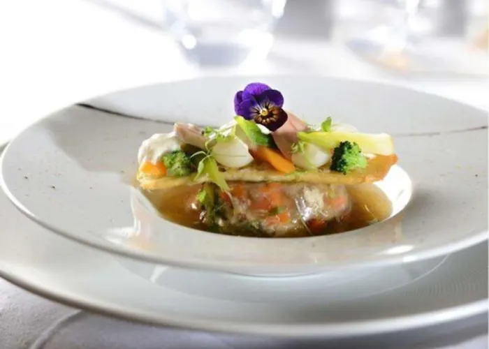Chateau Hotel, Restaurant & De La Commanderie Hotel