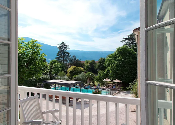 ホテル Chateau Hotel, Restaurant & De La Commanderie 4*