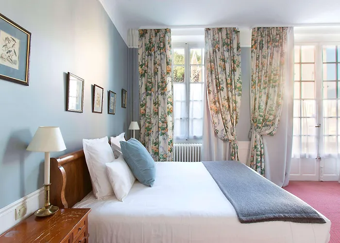 Chateau Hotel, Restaurant & De La Commanderie 4*