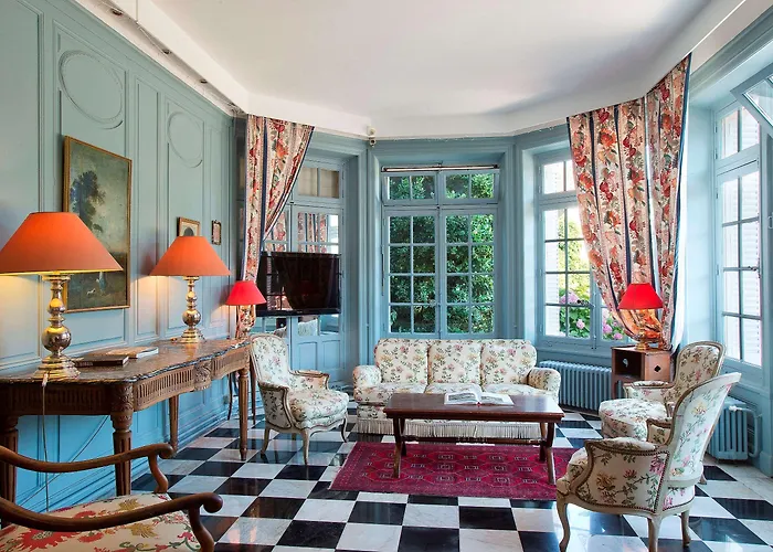 Chateau Hotel, Restaurant & De La Commanderie 4* エイバン