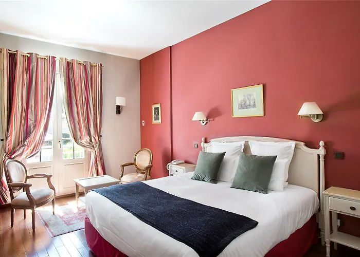 ホテル Chateau Hotel, Restaurant & De La Commanderie エイバン
