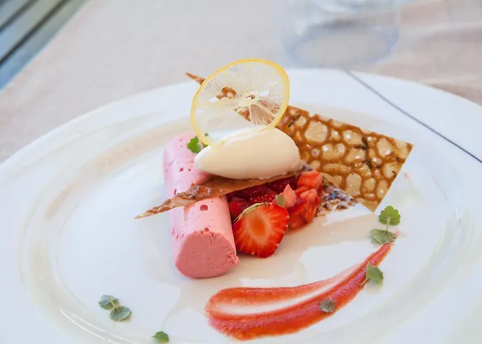 ホテル Chateau Hotel, Restaurant & De La Commanderie エイバン