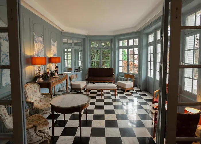 ホテル Chateau Hotel, Restaurant & De La Commanderie