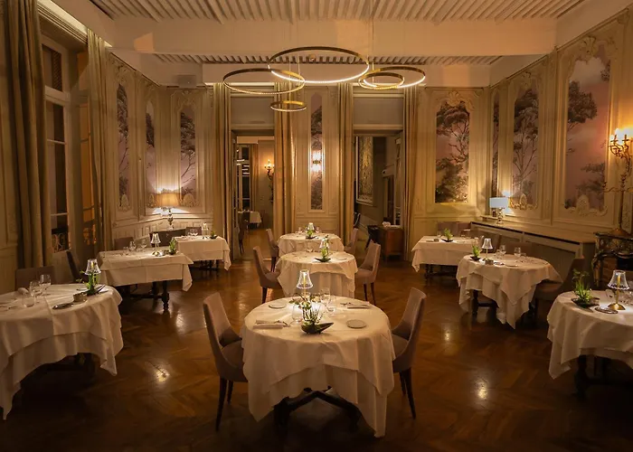 Chateau Hotel, Restaurant & De La Commanderie エイバン
