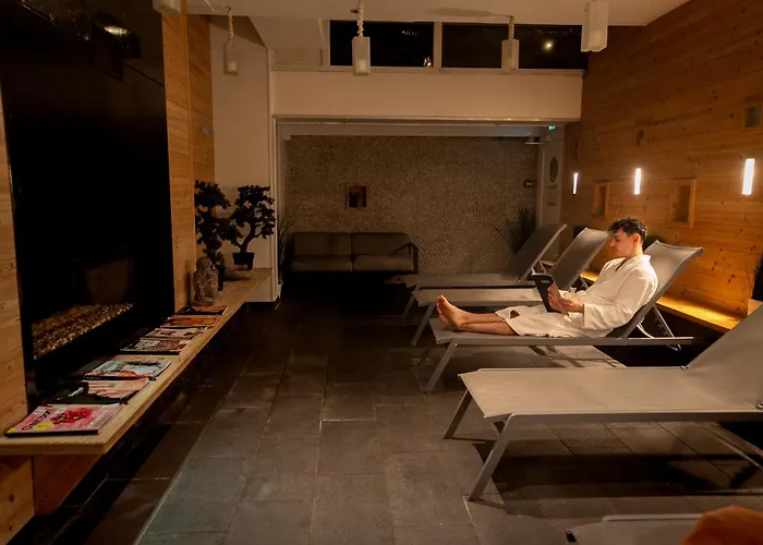Chateau Hotel, Restaurant & De La Commanderie ホテル 4*
