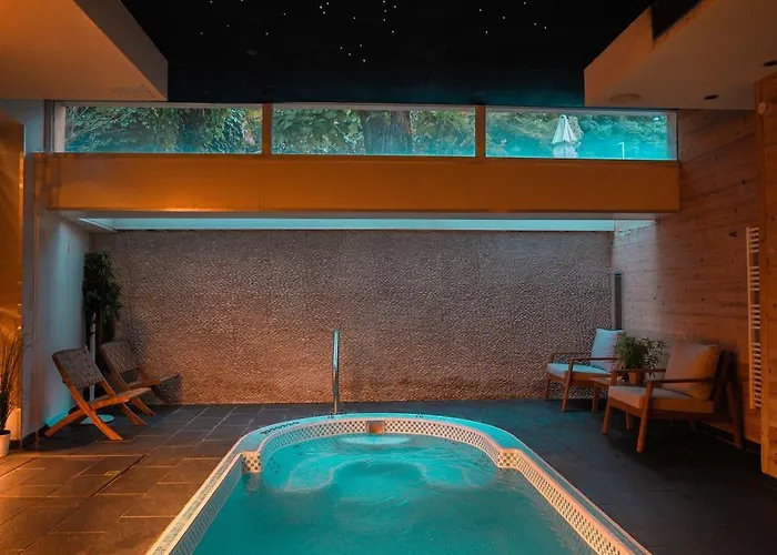 ホテル Chateau Hotel, Restaurant & De La Commanderie 4*