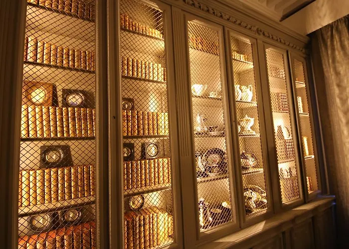 Chateau Hotel, Restaurant & De La Commanderie 4* エイバン