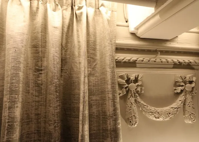 Chateau Hotel, Restaurant & De La Commanderie Eybens