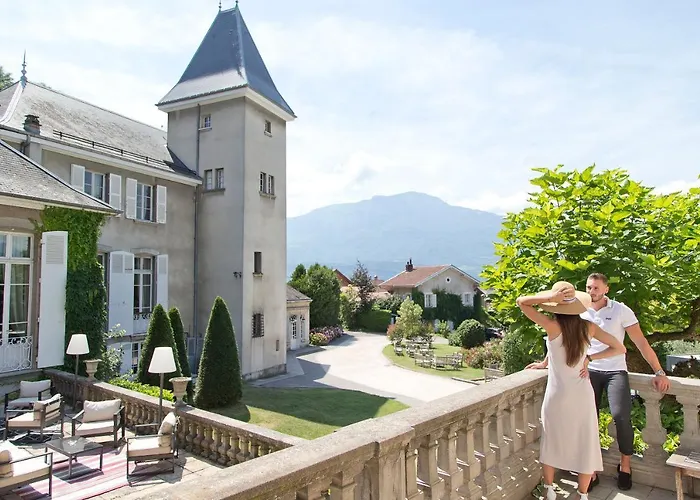 ホテル Chateau Hotel, Restaurant & De La Commanderie エイバン