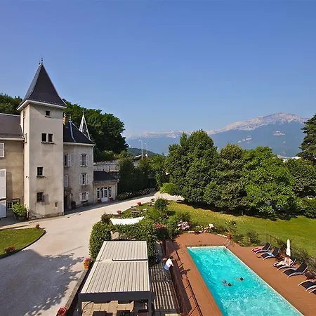 Chateau Hotel, Restaurant & De La Commanderie Hotel 3*