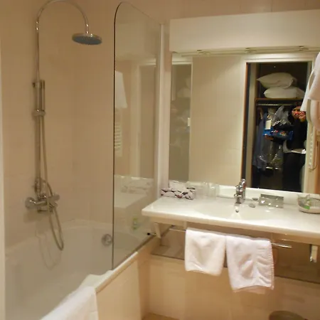 Chateau Hotel, Restaurant & De La Commanderie 4*