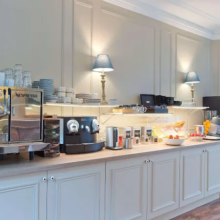 Chateau Hotel, Restaurant & De La Commanderie Hotel