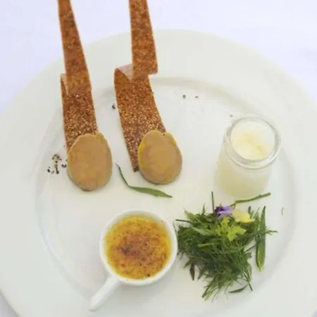 Chateau Hotel, Restaurant & De La Commanderie Hotel