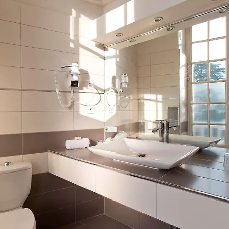 Chateau Hotel, Restaurant & De La Commanderie 3*