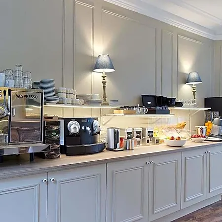 Chateau Hotel, Restaurant & De La Commanderie Hotel 4*