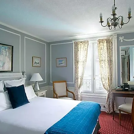 Chateau Hotel, Restaurant & De La Commanderie Hotel 4*