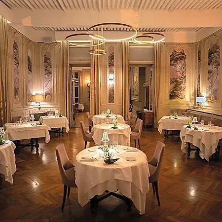 Chateau Hotel, Restaurant & De La Commanderie Szálloda