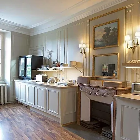Chateau Hotel, Restaurant & De La Commanderie إيبا