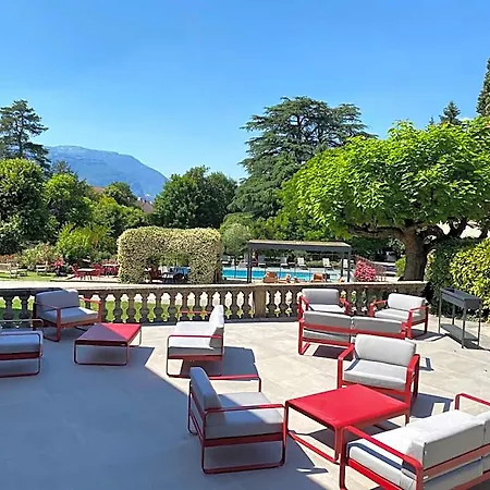 Chateau Hotel, Restaurant & De La Commanderie Hotel 4*