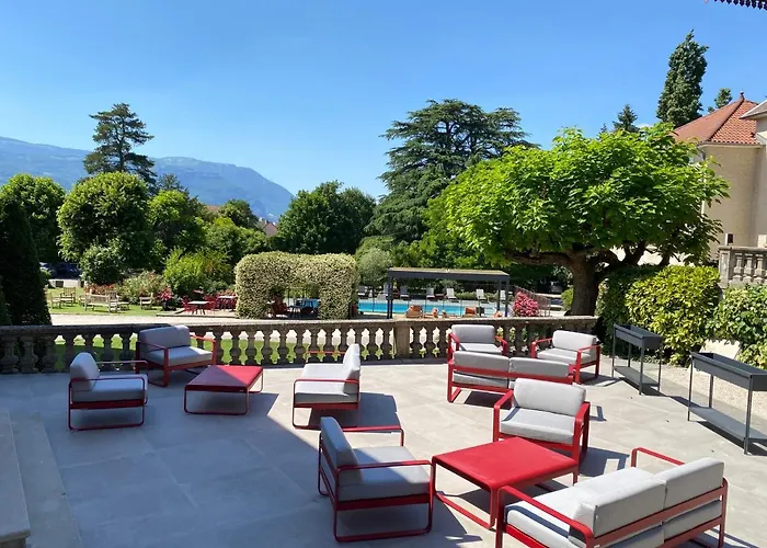 Chateau Hotel, Restaurant & De La Commanderie Hotel 4*
