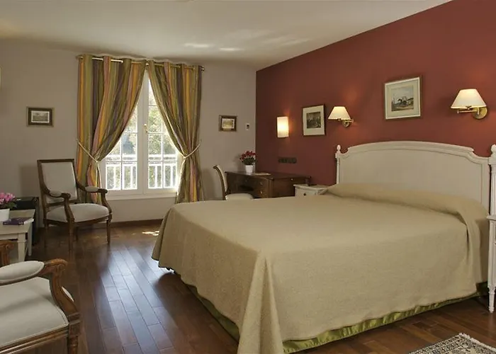 Chateau Hotel, Restaurant & De La Commanderie Hotell