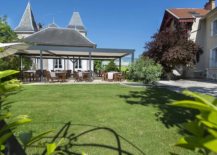Chateau Hotel, Restaurant & De La Commanderie Hotell 4*