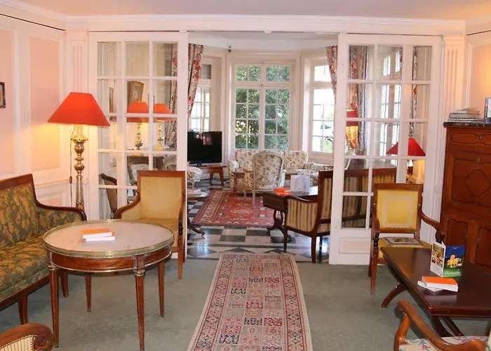 Chateau Hotel, Restaurant & De La Commanderie Eybens